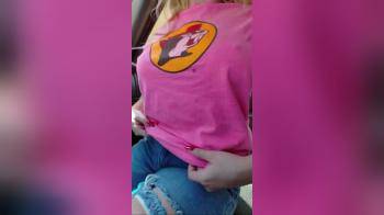 video of quick titties reveal in the car