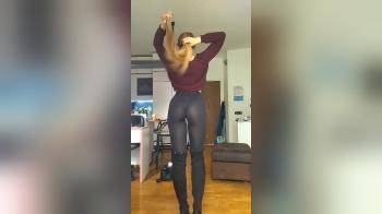 video of ass eating thin leggings